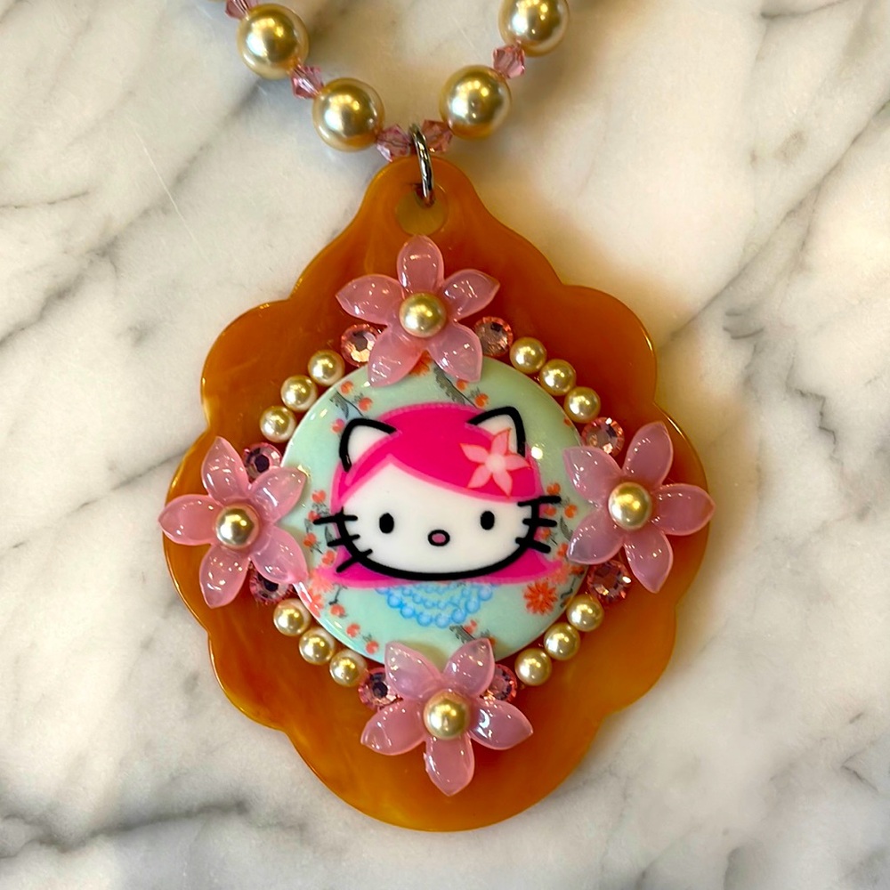 Tarina Tarantino Pink Head necklace